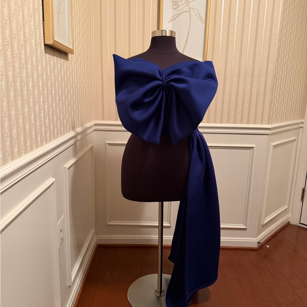 Fashion Halter Top w/Dramatic Bow Sash. NEW!! HOT ITEM!